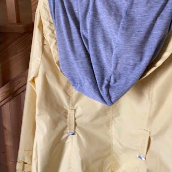 Rain coat size M ladies - Picture 3 of 3